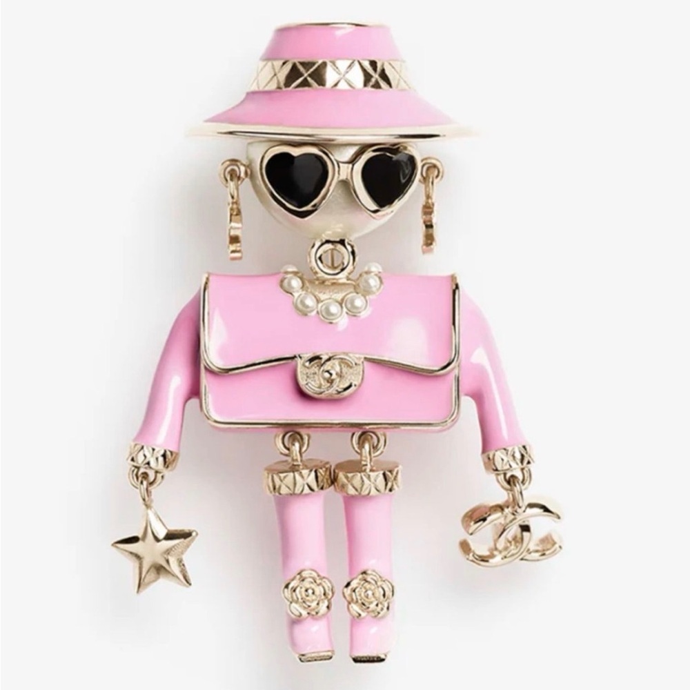 🆕 - 💖 CC 🕶️ Enamel Doll Brooch 🧷 ✨